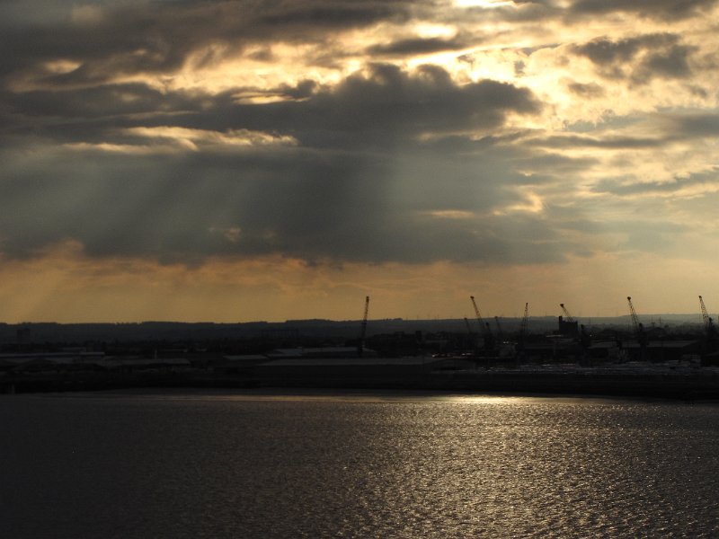 haven hull_prachtige lucht.jpg - Een laatste sfeervol plaatje uit Hull.